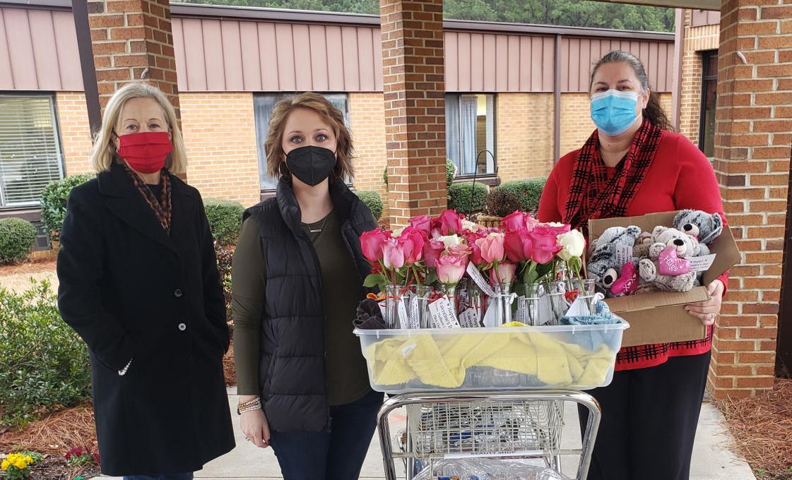Pilots deliver Valentines to senior center